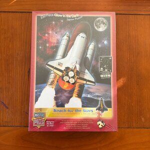 Master Pieces REACH FOR THE STARS SPACE SHUTTLE COLUMBIA Glow in the Dark Sealed